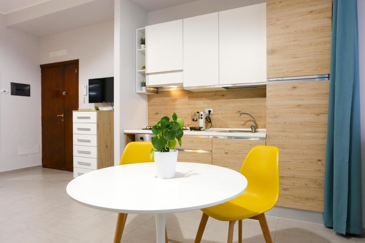 Apartamento Le Stanze Di Mami Salerno Exterior foto