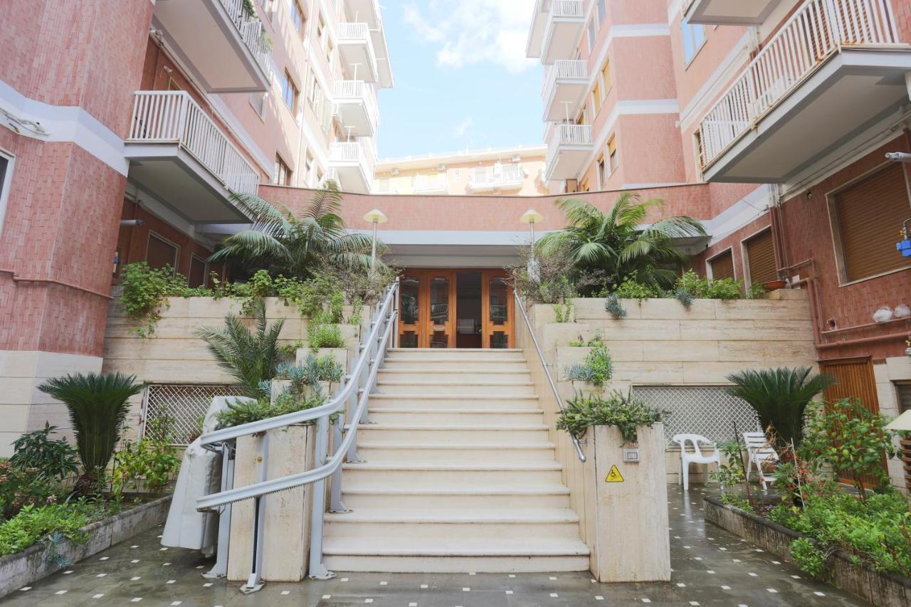 Apartamento Le Stanze Di Mami Salerno Exterior foto