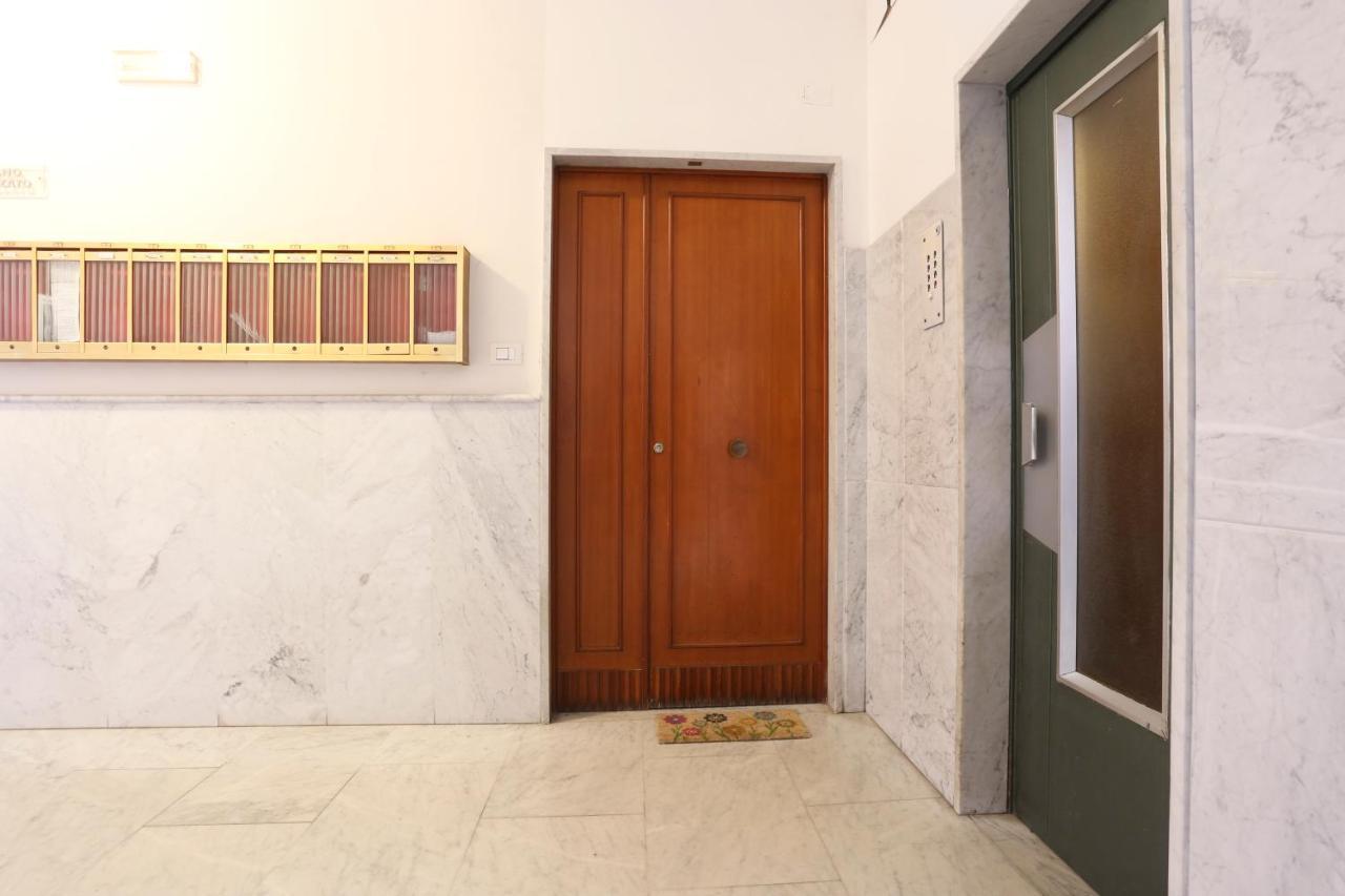 Apartamento Le Stanze Di Mami Salerno Exterior foto