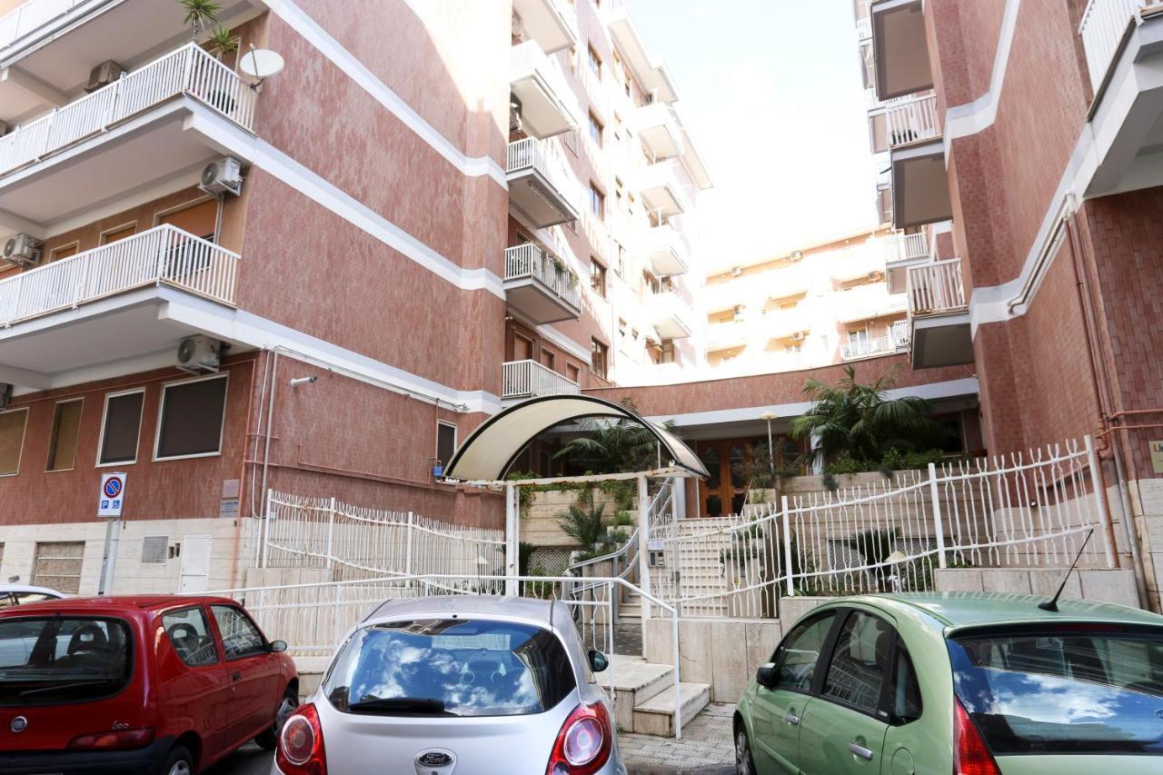 Apartamento Le Stanze Di Mami Salerno Exterior foto